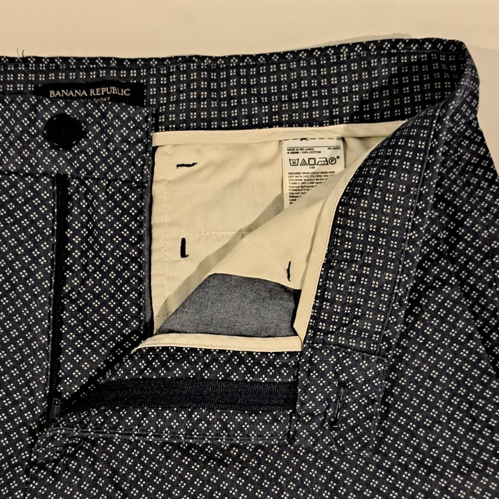 Banana Republic Men's 30"x9" Aiden Short - Picture 5 of 14